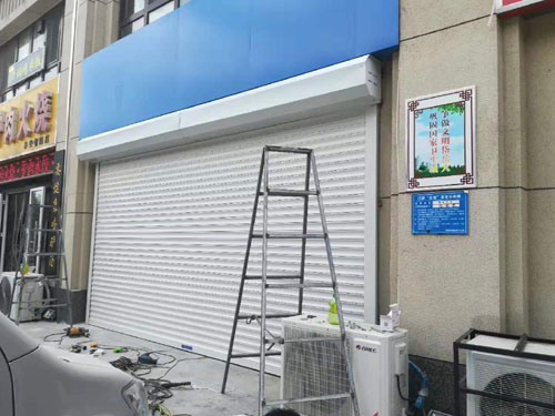 濟南鋁合金電動卷簾門是怎樣安裝的？